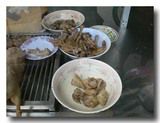 アヒルの骨などはだし殻になっていた