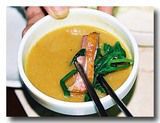 鴨の薫製をニンニクソースで食べる