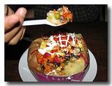 クムピル　kumpir 具だくさんベイクドポテト　すくったところ
