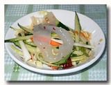 家常涼菜　キュウリと澱粉の和え物　を取り分けたところ