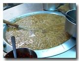 麺線をに混み続ける鍋