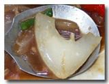 漫波魚 マンボウの炒め物をすくう