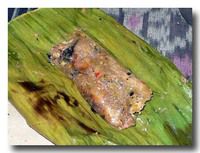ペペス・イカン 魚のバナナの葉包み焼き